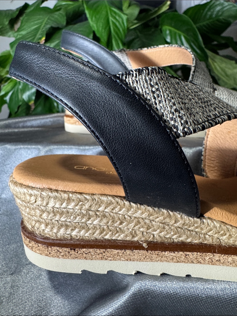 Andre Assous Neveah Black & Beige Espadrille Wedge Sandal
Size EU 36 / US 6 - Picture 4 of 11
